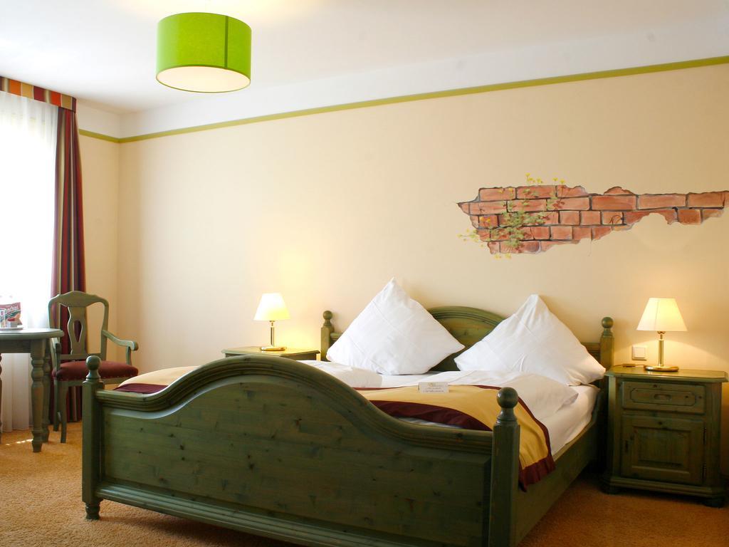 Hotel Speeter Weisenheim am Berg Εξωτερικό φωτογραφία