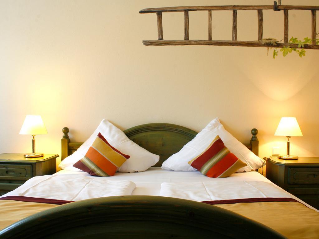 Hotel Speeter Weisenheim am Berg Εξωτερικό φωτογραφία
