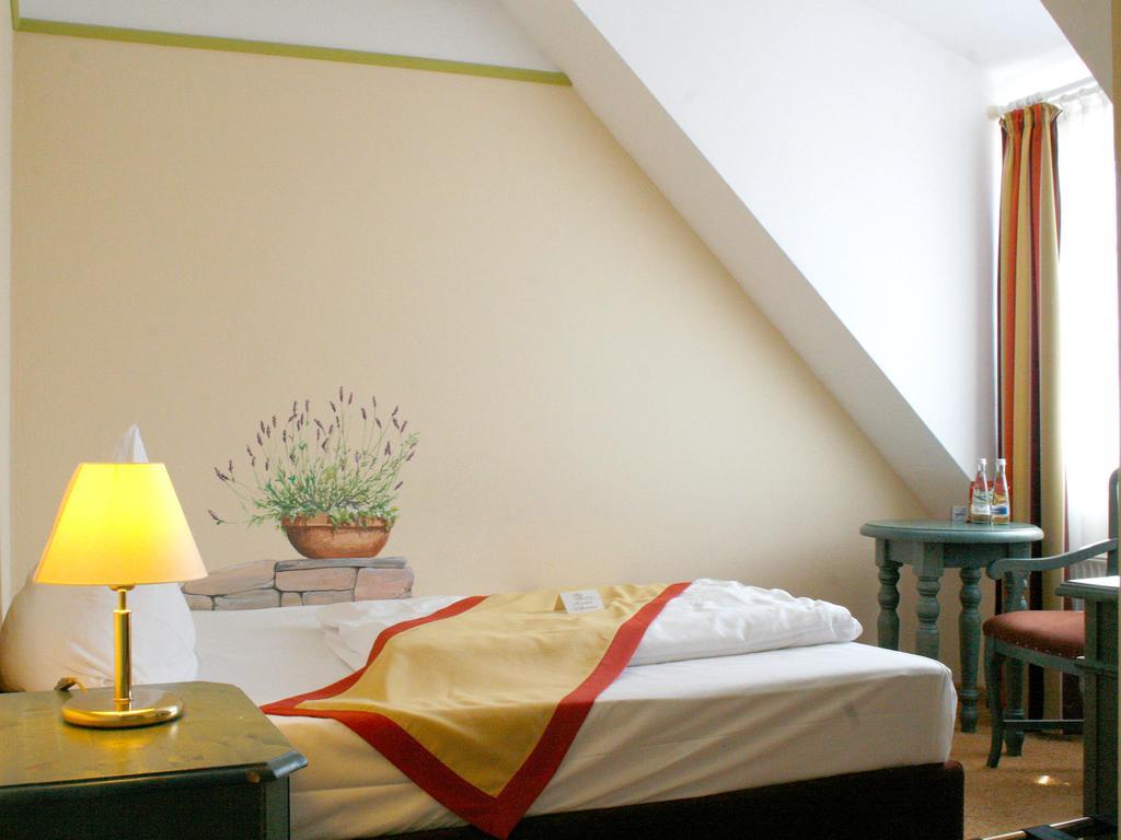 Hotel Speeter Weisenheim am Berg Εξωτερικό φωτογραφία